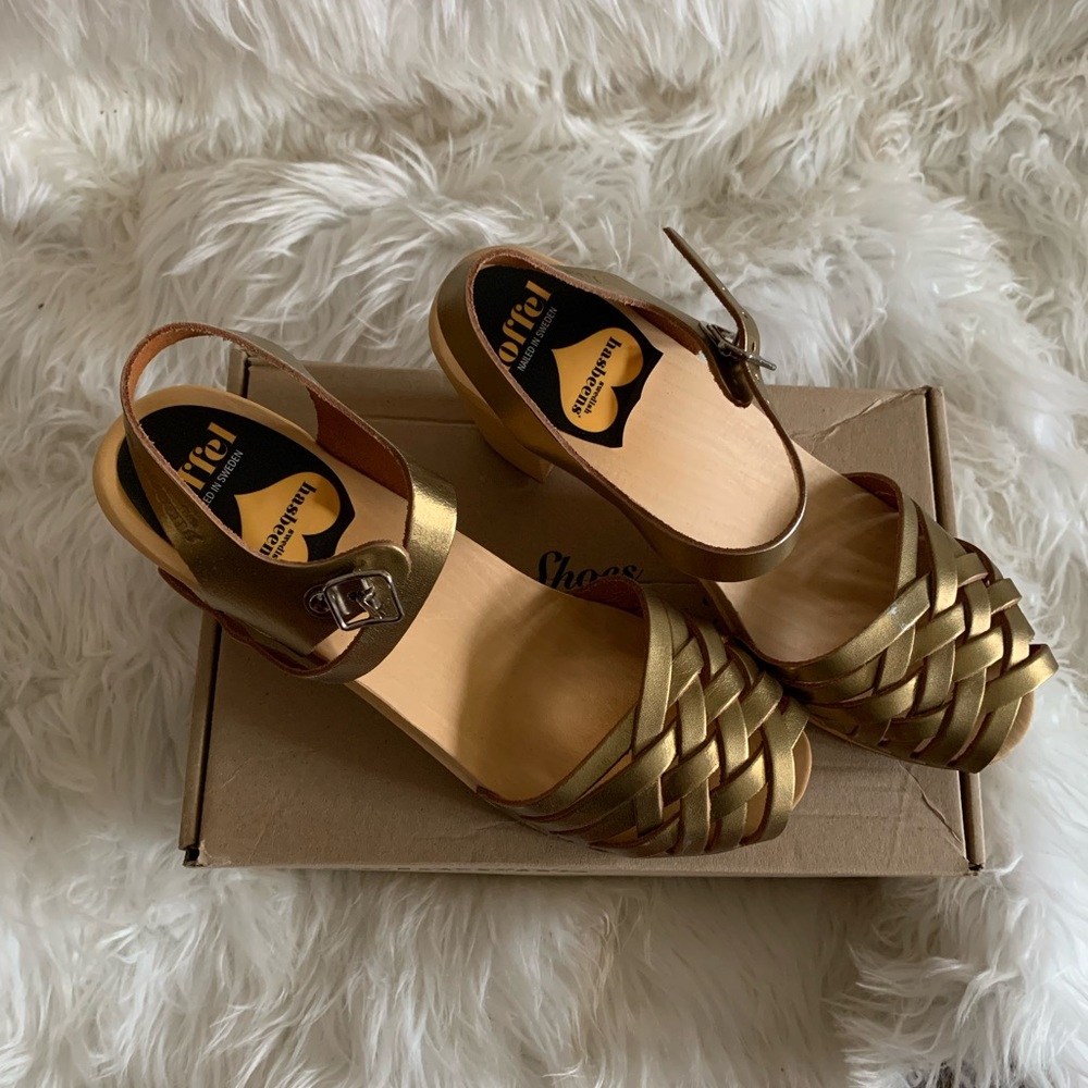 Brand new, in original box! Bought for a wedding party but never ever worn.